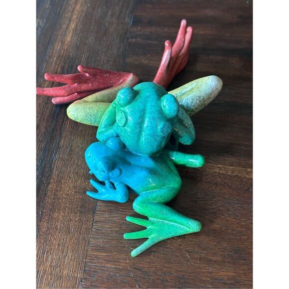 Siesta Frog figurine by Kitty’s Critters - Picture 2 of 7